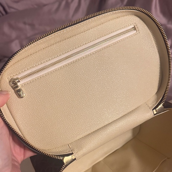 Vanity Case - Picture 10 of 13